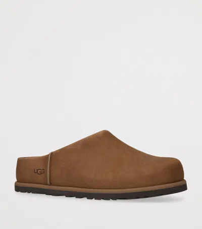 Ugg Matte Finish Smooth Rounded Toe Clogs In Brown