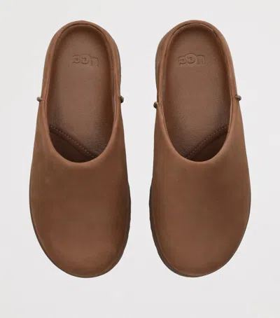 Ugg Matte Finish Smooth Rounded Toe Clogs In Brown