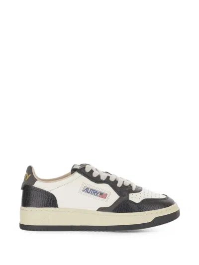 Autry Medalist Low Sneakers In Calf Leather With Perforated Toe In Black