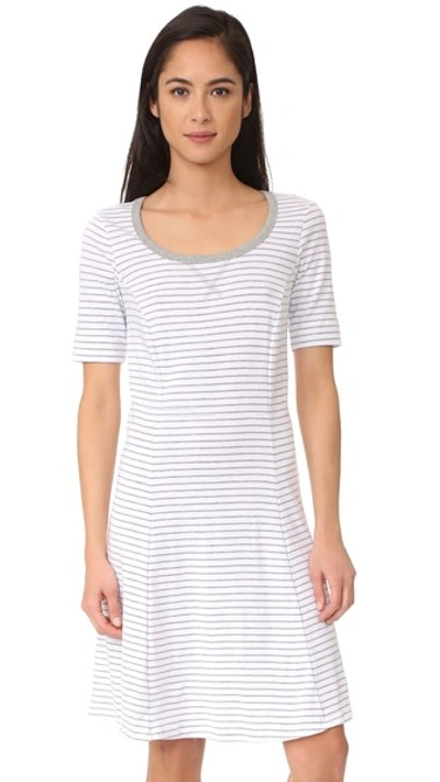 Three Dots Short Sleeve Stripe Dress In White/grey