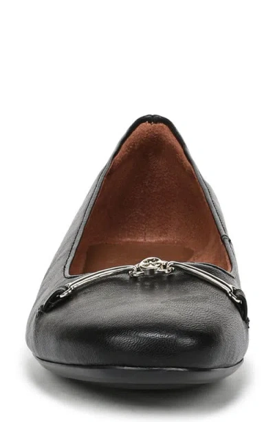 Naturalizer Kendall Flat In Black