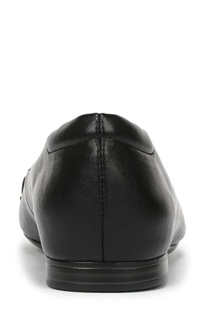 Naturalizer Kendall Flat In Black