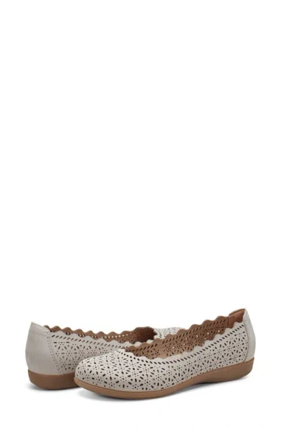 Earth ® Bria Flat In Gray
