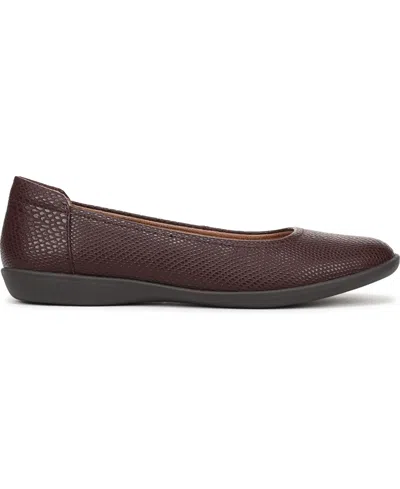 Naturalizer Flexy Flat In Brown