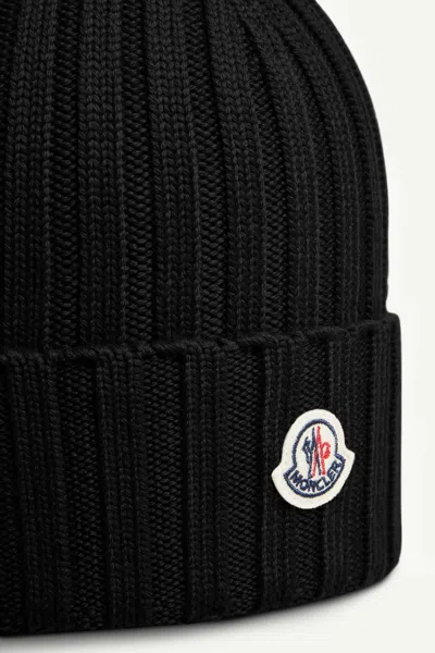 Moncler Mol20933b00036a9327999bb Ribbed Merino Wool Beanie In Black