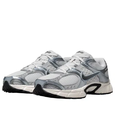 Nike V5 Rnr Sneakers In Multi