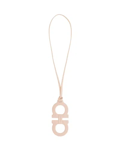 Ferragamo 더블 간치니 레더 참 In Nude