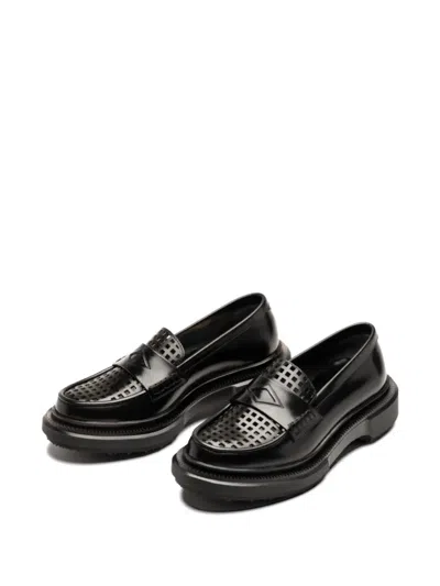 Adieu 퍼포레이티드 로퍼 In Black