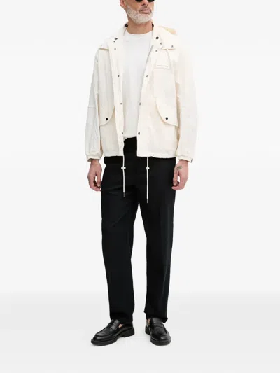 Armani Exchange 로고 자수 텍스처 티셔츠 In White