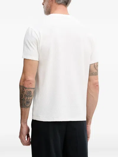 Armani Exchange 로고 자수 텍스처 티셔츠 In White