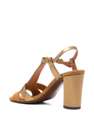 Chie Mihara T 스트랩 샌들 In Brown