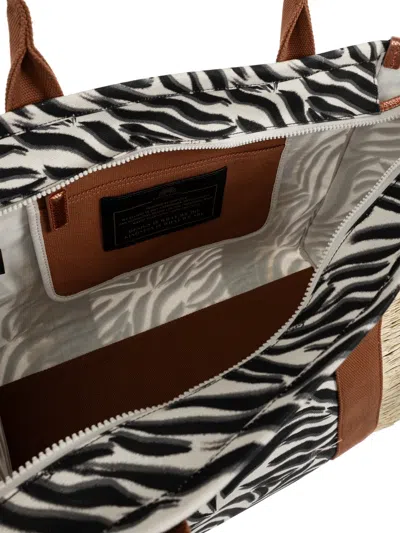 Kurt Geiger Lg 사우스뱅크 라지 지브라 프린트 토트 백 In 화이트