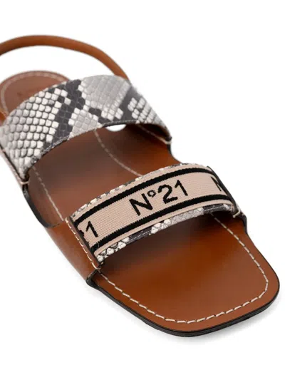 N°21 스네이크 스킨 이펙트 샌들 In Brown
