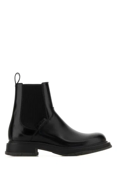 Gucci Black Solid Chelsea Boots In Black