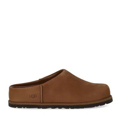 Ugg Matte Finish Smooth Rounded Toe Clogs In Brown