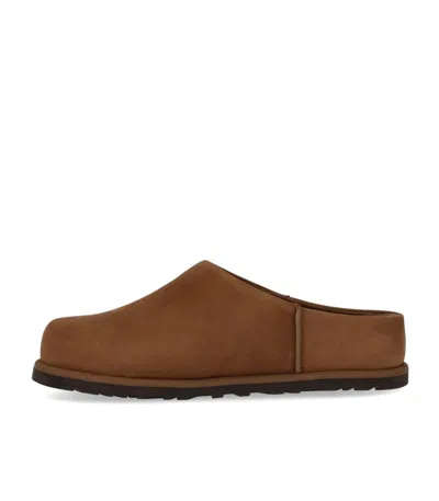 Ugg Matte Finish Smooth Rounded Toe Clogs In Brown