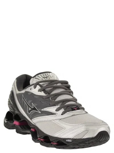 Mizuno Technical Mesh Trainers With A Cushioned Sole In Gray