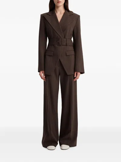 Anna Quan 콜린 벨트 핀스트라이프 블레이저 In Brown