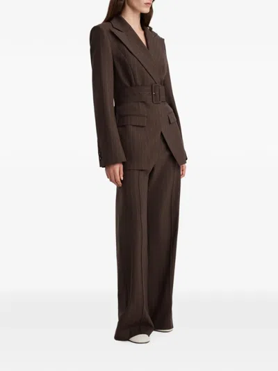 Anna Quan 콜린 벨트 핀스트라이프 블레이저 In Brown