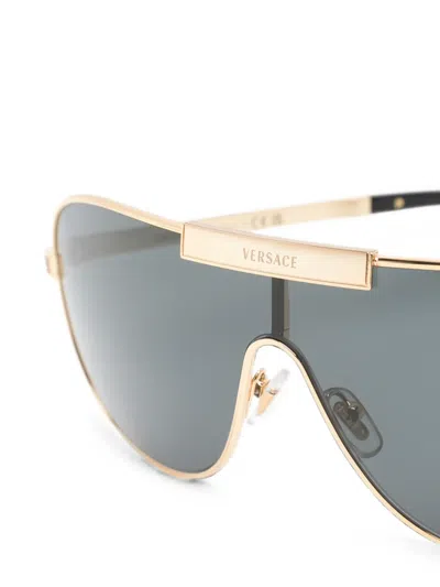 Versace Greca Flow Mask Pilot-frame Sunglasses In Gold
