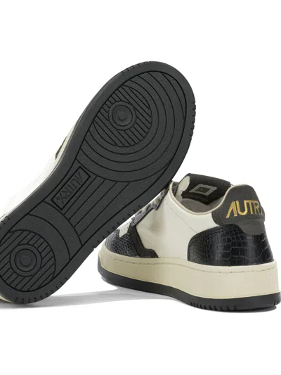 Autry Medalist Low Sneakers In Calf Leather With Perforated Toe In Black