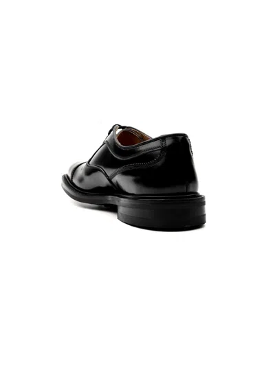 Tricker's 骗人's 平鞋黑色 In Black