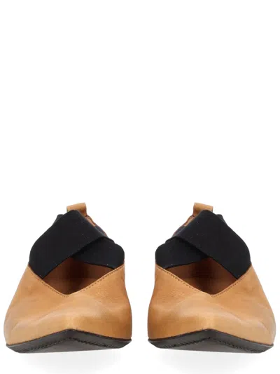 Uma Wang Flat Shoes Woman In Brown