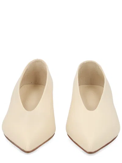 Aeyde Décolleté“克拉拉” In White