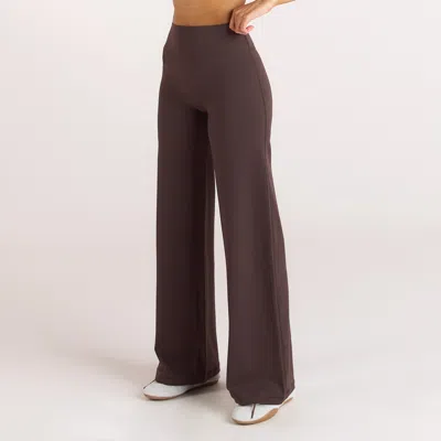 Lounge Dark Chocolate In Brown