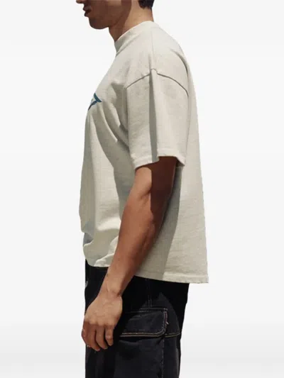 Rough Orizon Logo-print Drop-shoulder T-shirt In Neutral