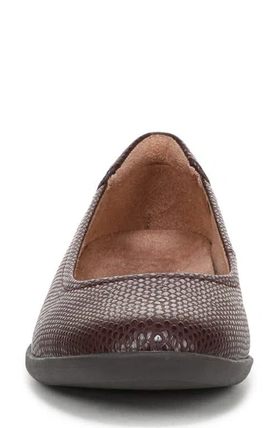 Naturalizer Flexy Flat In Brown