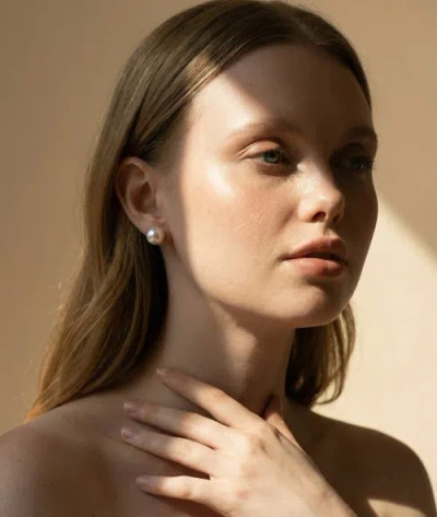 The Pearl Source 13mm White Freshwater Round Pearl Stud Earrings In Yellow Gold