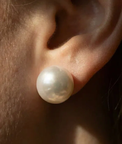 The Pearl Source 13mm White Freshwater Round Pearl Stud Earrings In Yellow Gold
