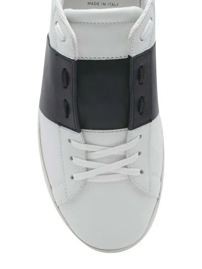 Valentino Garavani Minimalist Leather Sneakers With Contrasting Stripe Detail And Vlogo Signature In Blue