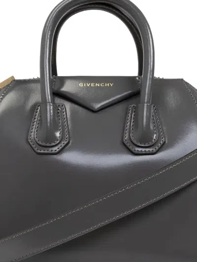 Givenchy 안티고나 레더 숄더 백 In Gray