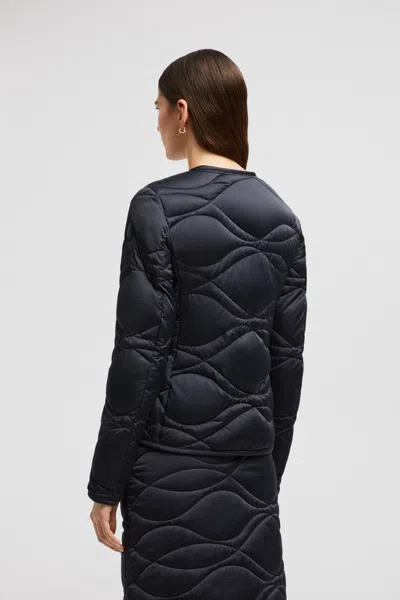 Moncler Pyrope Short Down Jacket In Blue