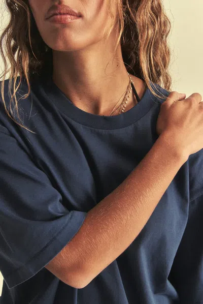 Elwood Oversized Core Tee In Blue