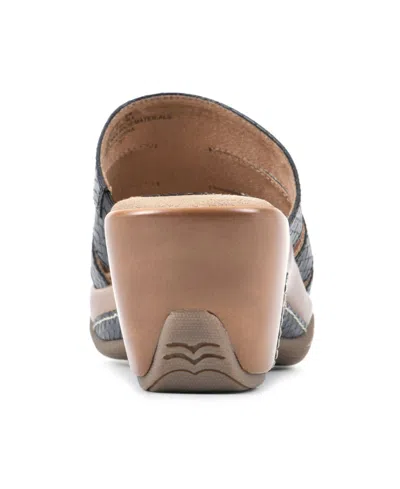 White Mountain Valora Platform Sandal In Black