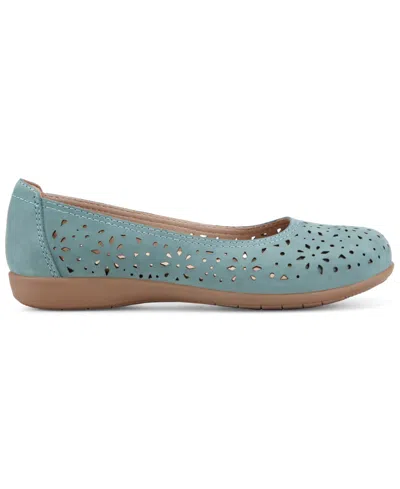 Earth Wide Width Bentlee Flat In Blue
