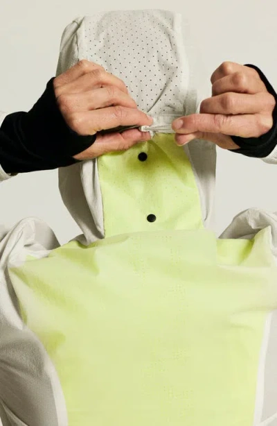 Craft Packable Wind Jacket In Neutral