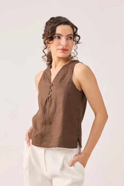Reistor Button Neck Top In Brown