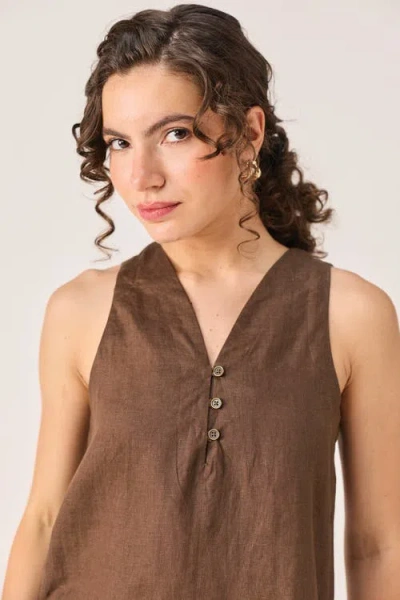 Reistor Button Neck Top In Brown