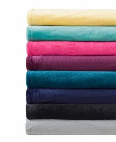 Intelligent Design Microlight Oversized Plush Blankets In Black