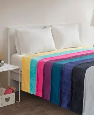 Intelligent Design Microlight Oversized Plush Blankets In Black