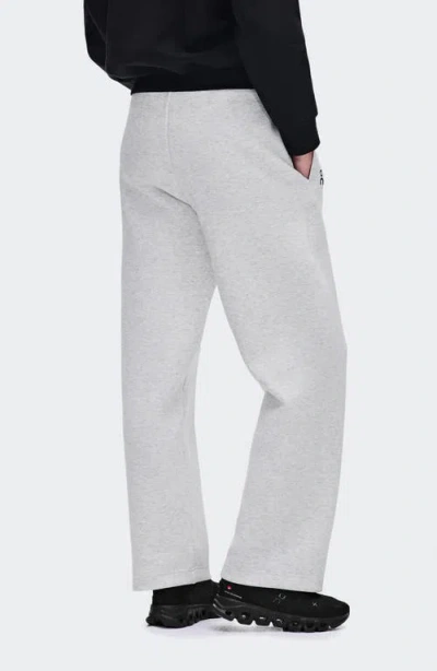 On Focus Tech Sweatpants In White