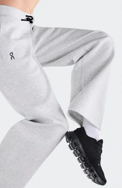 On Focus Tech Sweatpants In White