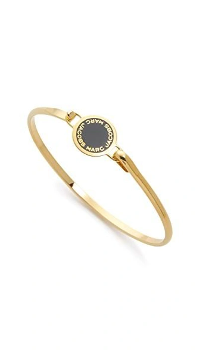 Shop Marc Jacobs Enamel Logo Disc Hinge Bracelet In Black/oro