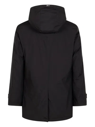 Herno Concealed-closure Classic-collar Medium Down Jacket In Black
