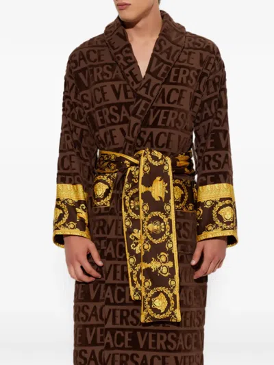 Versace Home 아이 러브 바로크 로고 프린트 가운 In Multi