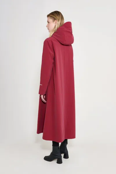 Stutterheim Mosebacke Long Patch Raincoat In Red